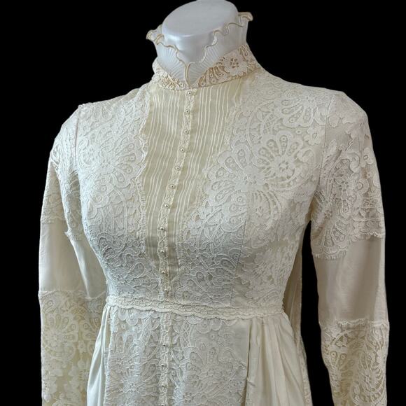 Vintage 1970’s Alfred Angelo Orginal Wedding Dress - Picture 2 of 9